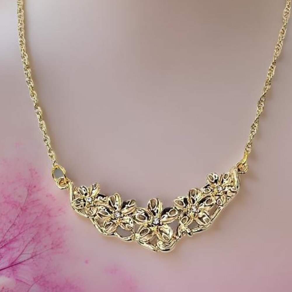 Hawaiian Plumeria Pearl Necklace